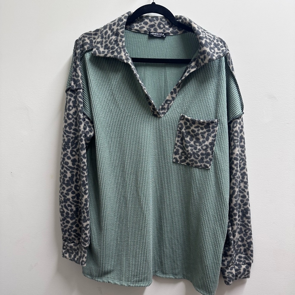 ❄️ Sage green animal print Patterned Sweater NWOT